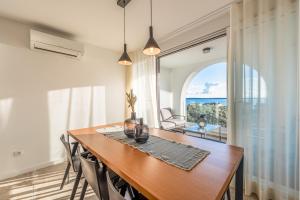 Fotografie z fotogalerie ubytování Bekina, stylish rooftop pool apartment v destinaci Mandre