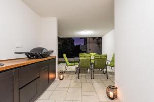 Fotografie z fotogalerie ubytování Bekina, stylish rooftop pool apartment v destinaci Mandre