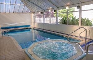 Swimmingpoolen hos eller tæt på The Monterey Hotel - Sure Hotel Collection by Best Western