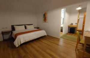 Postel nebo postele na pokoji v ubytování 高寮貳陸之貳民宿 Gaoliao 26-2 Simple Home Life