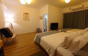Postel nebo postele na pokoji v ubytování 高寮貳陸之貳民宿 Gaoliao 26-2 Simple Home Life
