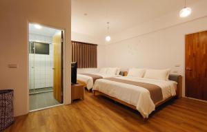 Postel nebo postele na pokoji v ubytování 高寮貳陸之貳民宿 Gaoliao 26-2 Simple Home Life