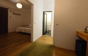 Postel nebo postele na pokoji v ubytování 高寮貳陸之貳民宿 Gaoliao 26-2 Simple Home Life