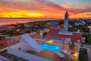 Bazén v ubytování Bekina, stylish rooftop pool apartment nebo v jeho okolí