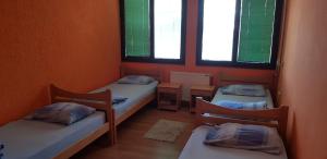 Llit o llits en una habitació de Hostel AV Palanka