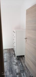 a room with a dresser next to a door at Reisezeit in Kessel