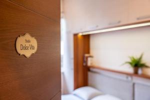 En eller flere senge i et værelse på Studio DOLCE VITA + 2 billeder