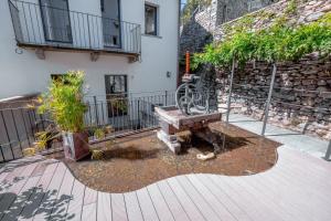 Rõdu või terrass majutusasutuses Albergo Porta Verzasca
