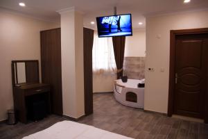 TV a/nebo společenská místnost v ubytování Beach Butik Hotel Şile