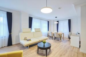 Ein Sitzbereich in der Unterkunft Sonnenresort Ettershaus