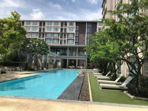 a large apartment building with a large swimming pool at Baan Peang Ploen Condonium by Yongwisut in Hua Hin