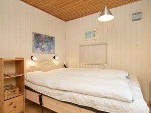 Postel nebo postele na pokoji v ubytování 8 person holiday home in Thyholm