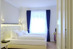 Ein Bett oder Betten in einem Zimmer der Unterkunft Sonnenresort Ettershaus