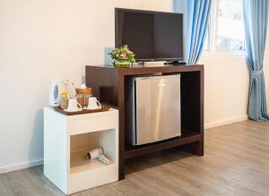 Η κουζίνα ή μικρή κουζίνα στο The C Samet Beach Resort SHA Plus