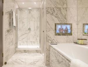 Um banheiro em Boulevard Hotel