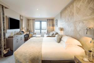 Cama ou camas em um quarto em Boulevard Hotel