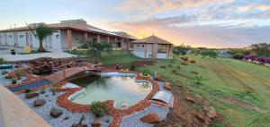 a house with a swimming pool in a yard at Rancho das Pedras Itaberá in Itaberá