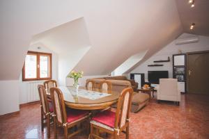 a living room with a table and a couch at Apartmani Bauk in Pučišća