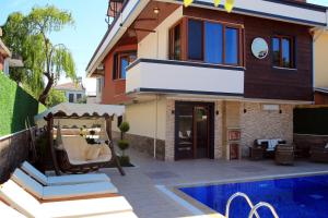 Bazén v ubytování Beach Butik Hotel Şile nebo v jeho okolí