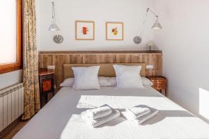 a bedroom with a bed with two towels on it at Hotel Spa Salinas de Imón in Imón