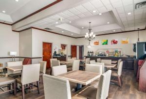 a restaurant with tables and chairs and a counter at Quality Inn Suwanee I-85 in Suwanee