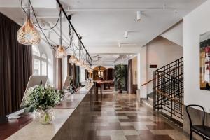 
Lobby/Rezeption in der Unterkunft Miss Clara by Nobis, Stockholm, a Member of Design Hotels™
