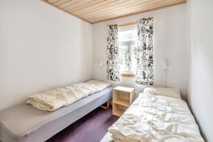 Łóżko lub łóżka w pokoju w obiekcie Skottevik Feriesenter