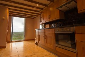 Kitchen o kitchenette sa Spangle Cottage, Borrowby Farm Cottages