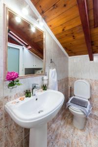 Ett badrum på Soso's Sea View Apartment