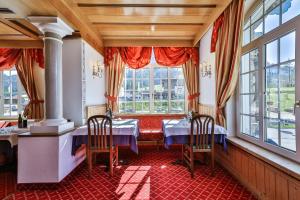 A seating area at MyTime Hotels Savoy