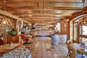 A restaurant or other place to eat at MyTime Hotels Savoy