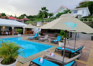 Bazén v ubytování Le Relax Hotel and Restaurant nebo v jeho okolí