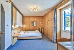 A bed or beds in a room at MyTime Hotels Savoy