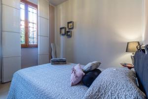 A bed or beds in a room at A due passi dal Castello