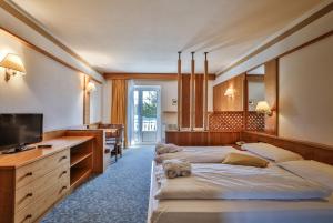 A bed or beds in a room at MyTime Hotels Savoy