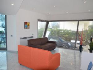ポルト・バディノにあるApartment Residenza Fortunata-1 by Interhomeのリビングルーム(ソファ、椅子付)