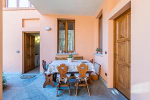 A seating area at A due passi dal Castello