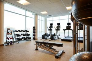 The fitness centre and/or fitness facilities at SpringHill Suites by Marriott Springfield North