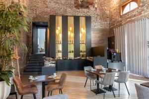 Posezení v ubytování Eburon Hotel