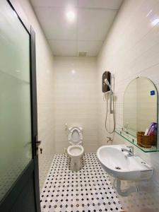 Vonios kambarys apgyvendinimo įstaigoje NẮNG HOMESTAY