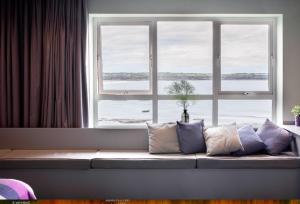Výhled na řeku, která protéká v blízkosti hotelu