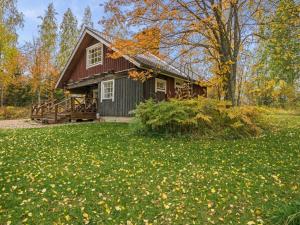 a house in the middle of a yard with leaves at Holiday Home Talasniemi by Interhome in Hara