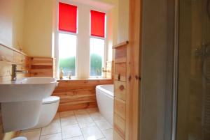 Koupelna v ubytování Stornoway Apartment + 24 fotografií