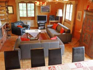 Χώρος καθιστικού στο Apartment Chalet Clairval by Interhome
