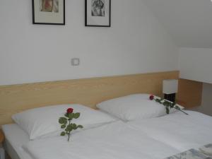Cama o camas de una habitación en Apartments and Rooms Oliviers