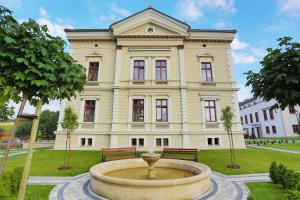 Ogród w obiekcie Cottonina Hotel & Mineral SPA Resort