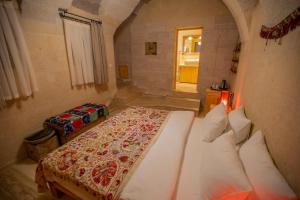 a bedroom with a large bed in a room at Maze Of Cappadocia Hotel in Uchisar