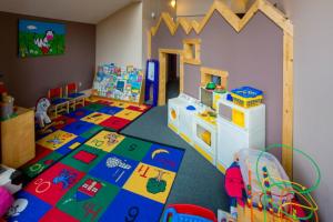 HI Lake Louise Alpine Centre - Hostel tesisinde çocuk kulübü