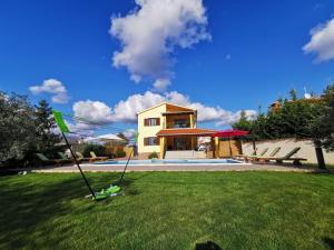a yard with a house and a lawn with at House ANA - Loborika, Pula, 4 bedrooms in Loborika