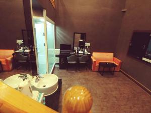 Apple Drive-in Hotel的休息区